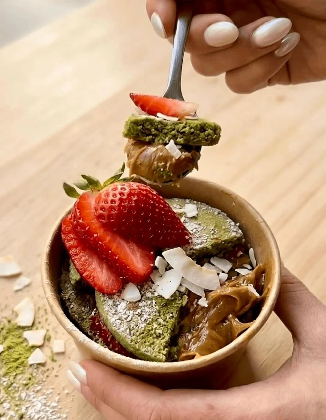 Alfajor artesanal de matcha elaborado por Stef's Bakery